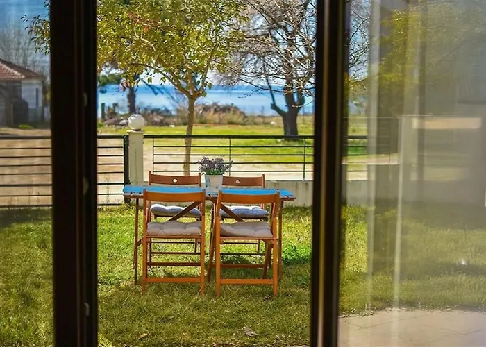 Case de vacanță Apollonas Beachfront 1 *